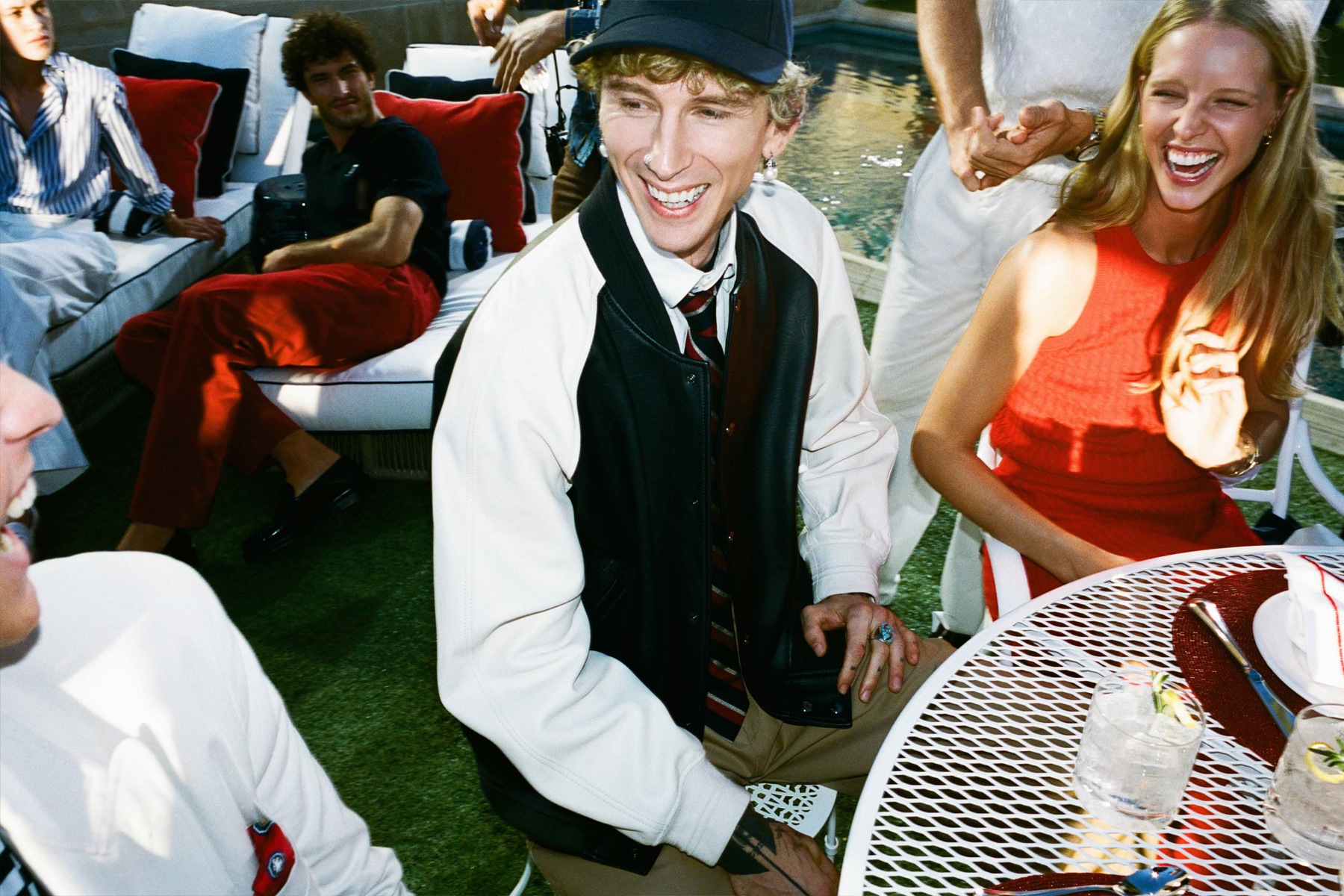 Tommy Hilfiger Campagna Primavera 2026 Machine Gun Kelly Abby Champion