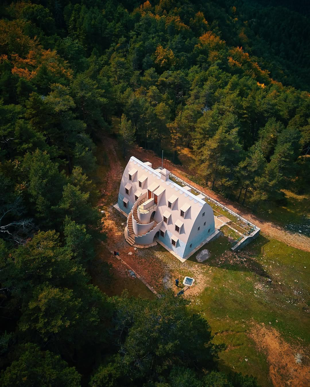 Xalet del Catllaràs Antoni Gaudí casa Pirenei Barcellona Spagna
