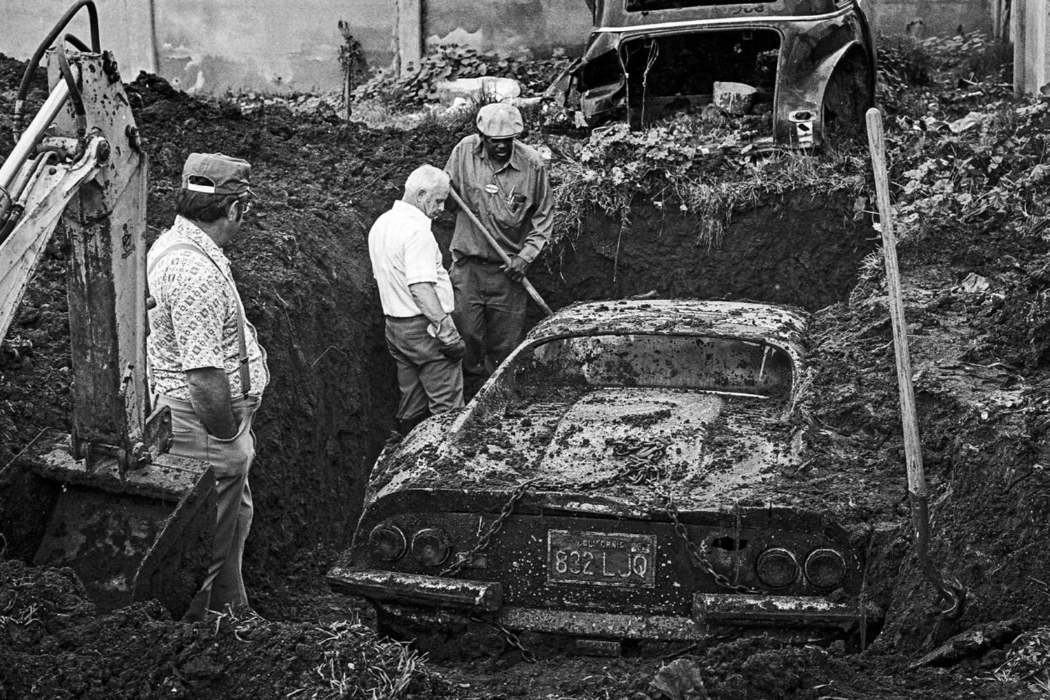 Ferrari Dino 246 GTS sepolta in giardino buried
