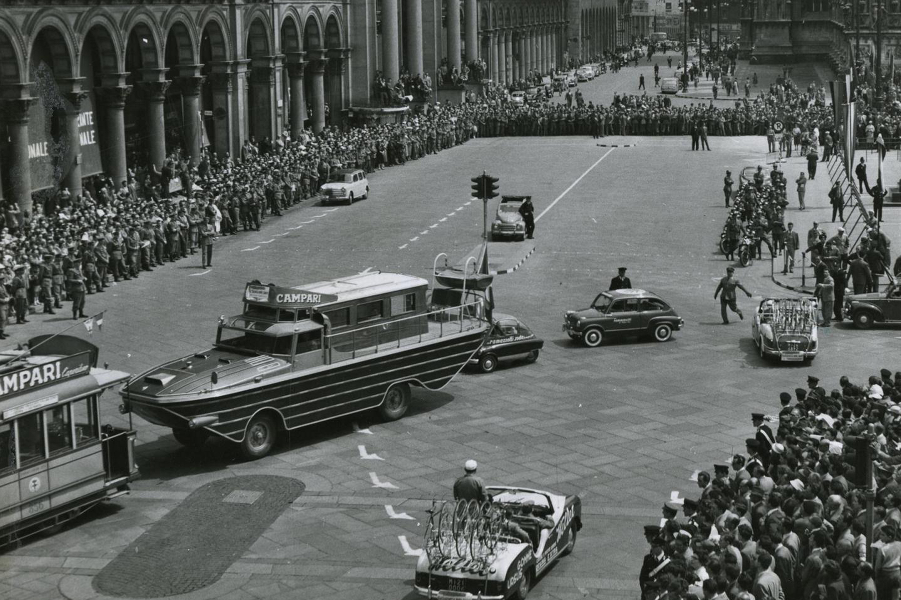 Campari Milano Piazza Duomo Storia