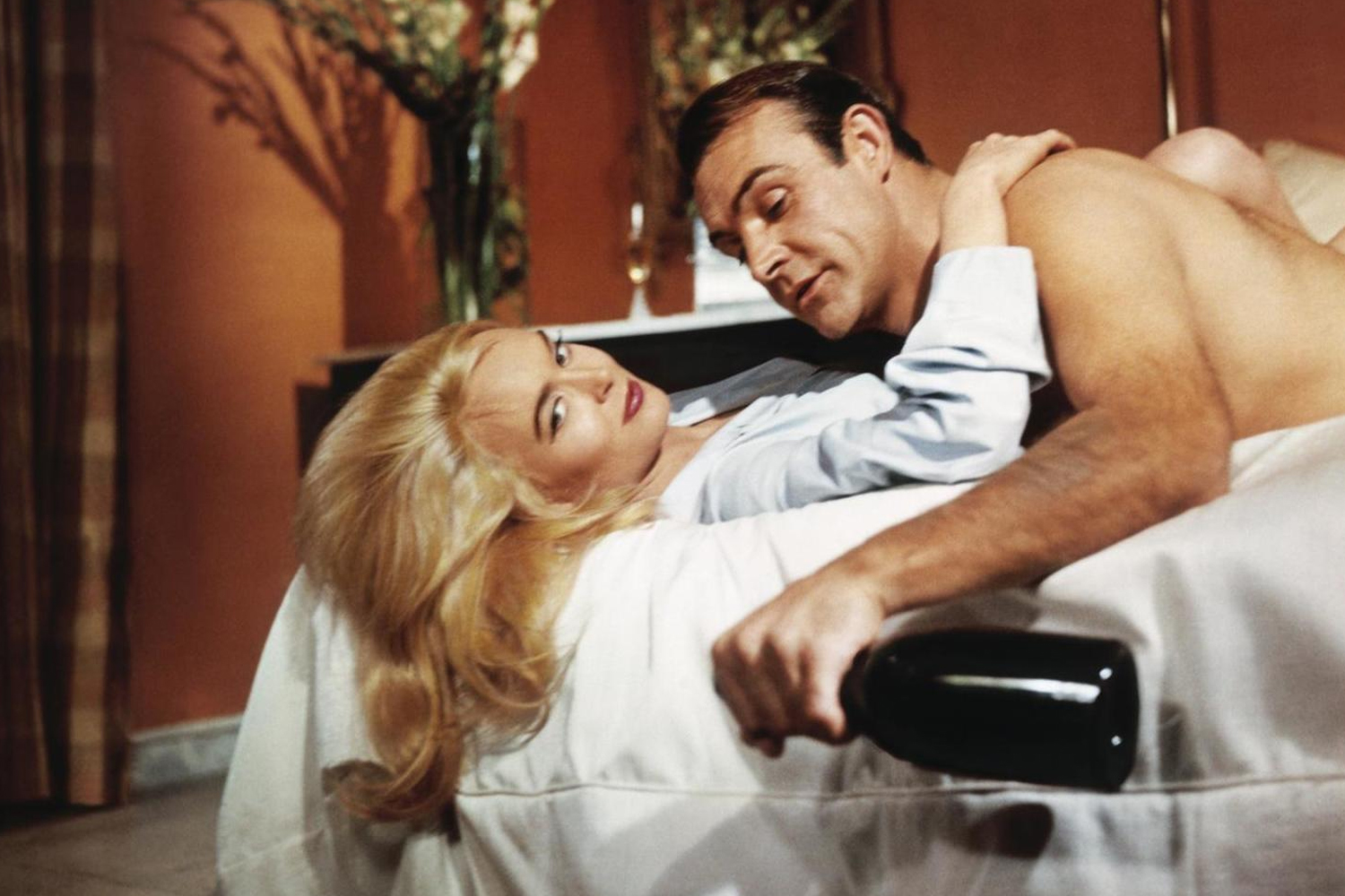 James Bond Champagne Goldfinger film 1964