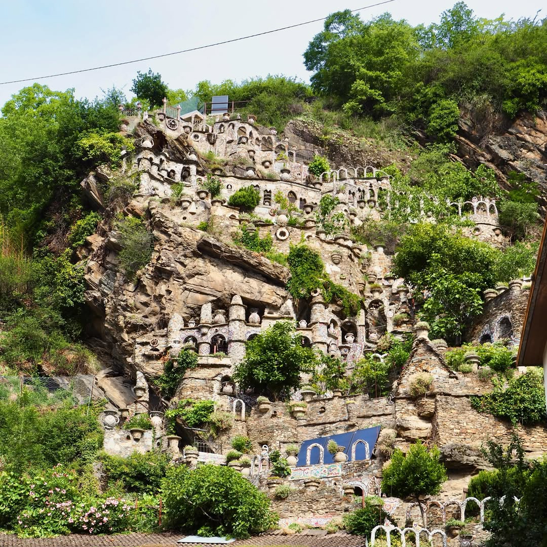 Giardino Roccioso castello Gaudí di Grosio Valtellina Nicola Di Cesare