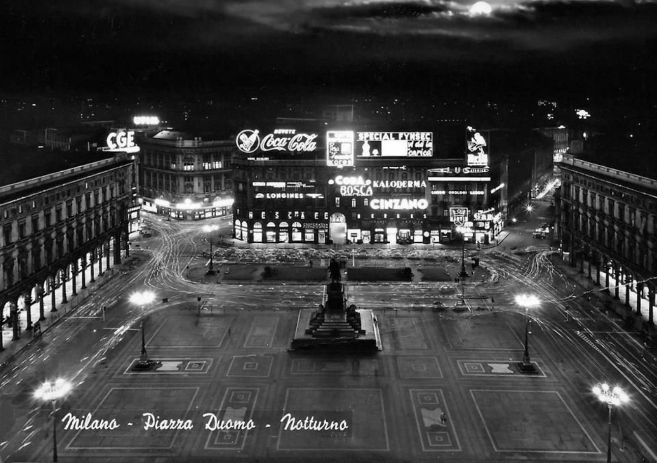 Piazza Duomo Milano insegne neon history storia cartolina d