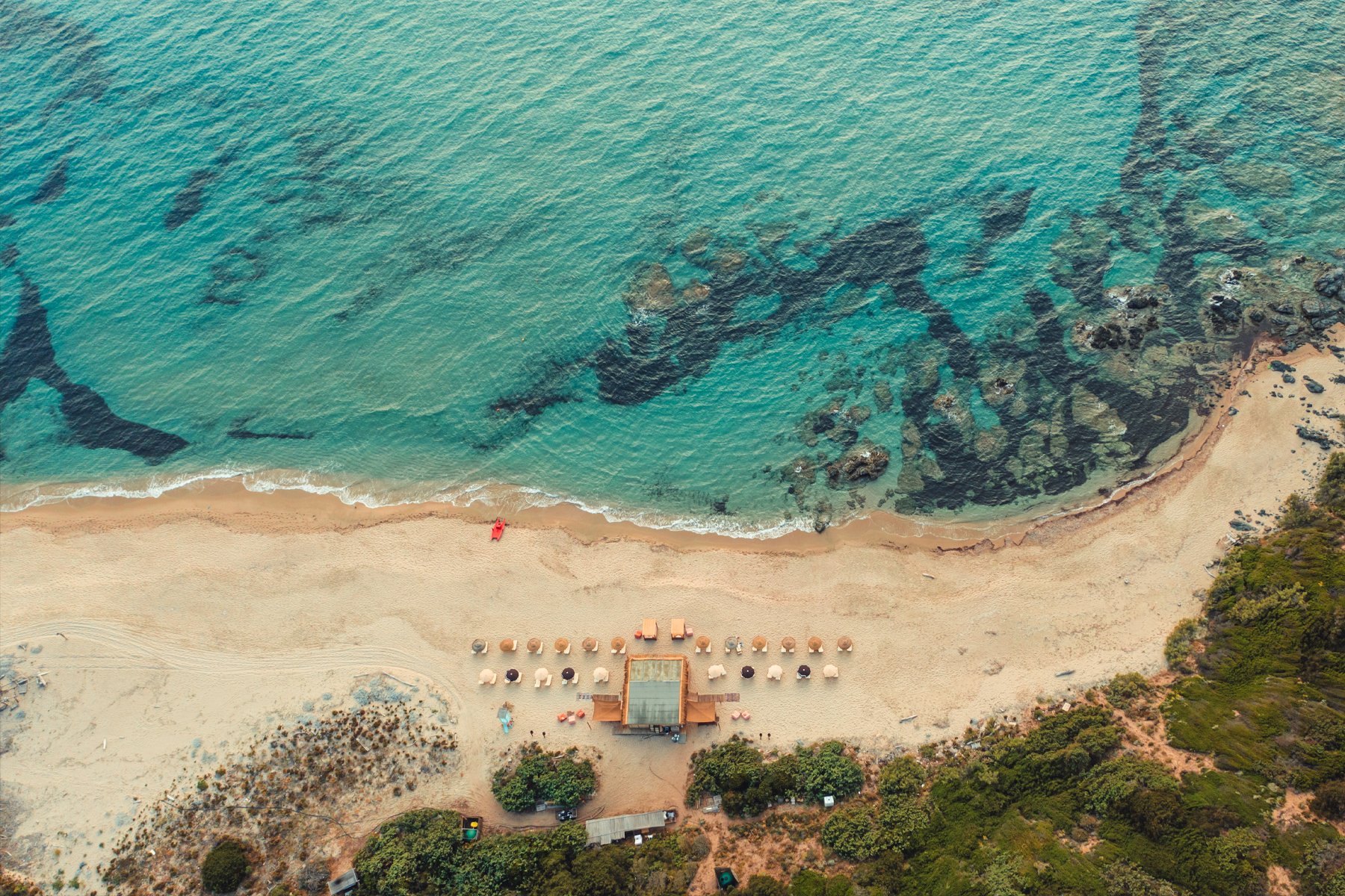 Santaluz chiosco spiaggia ristorante Li Feruli Isola Rossa Sardegna