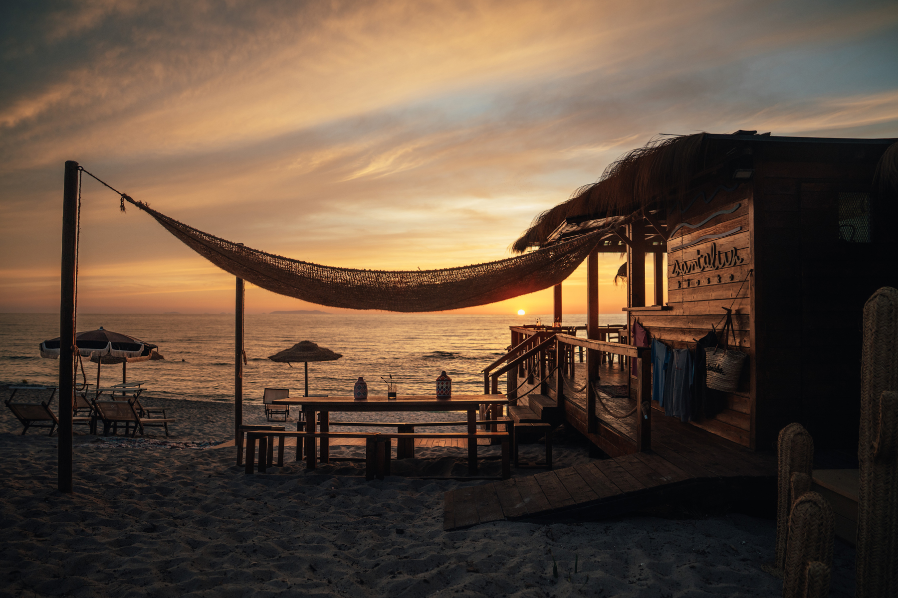 Santaluz chiosco spiaggia ristorante Li Feruli Isola Rossa Sardegna