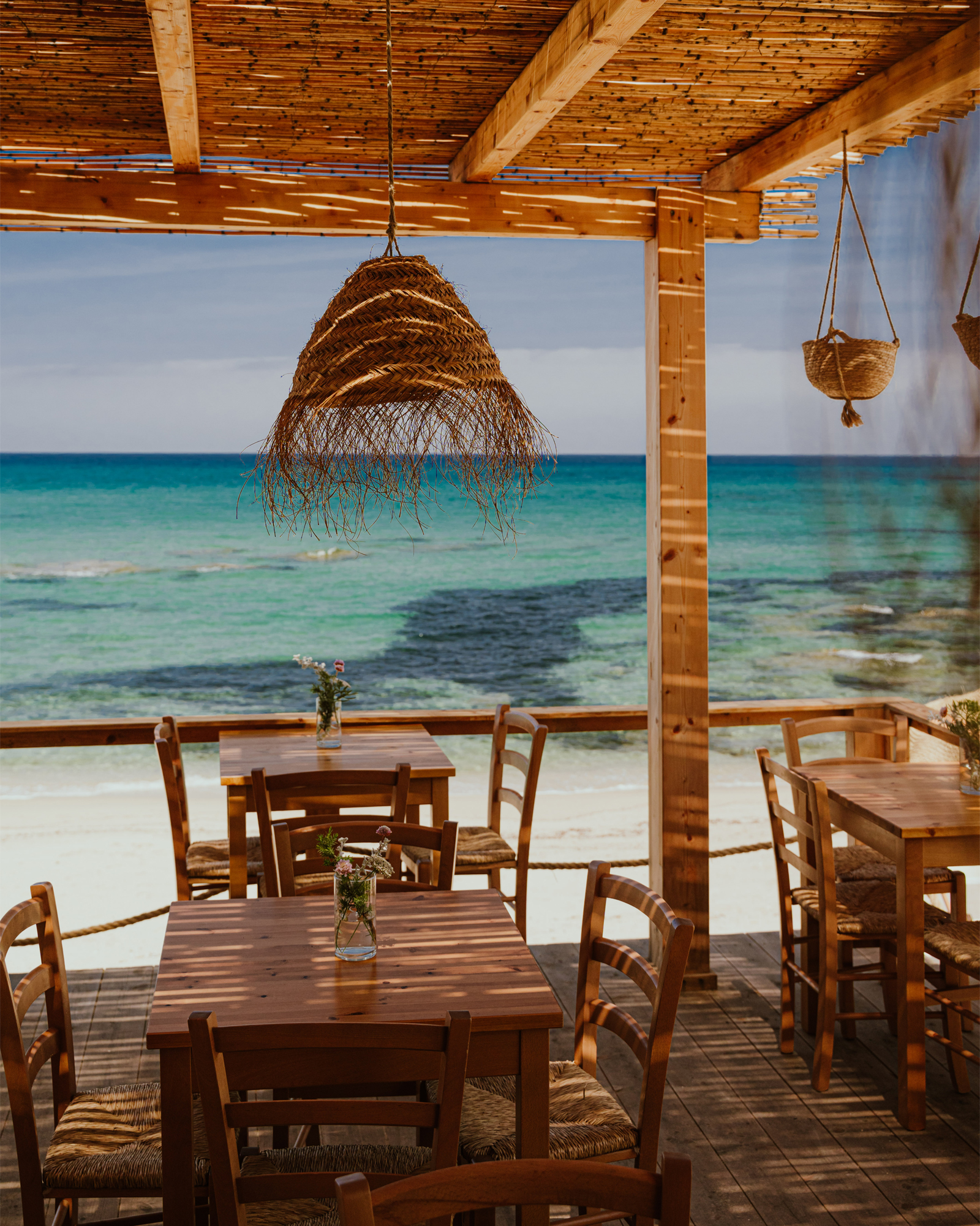 Santaluz chiosco spiaggia ristorante Li Feruli Isola Rossa Sardegna